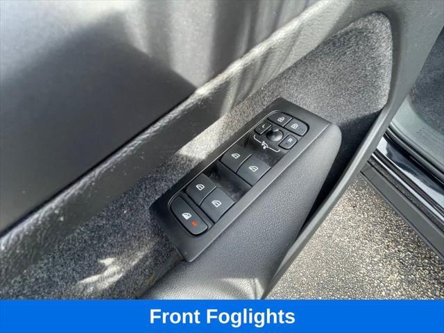 used 2022 Volvo XC40 car, priced at $21,500