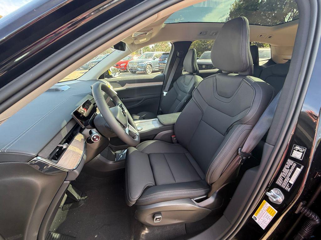 new 2025 Volvo EX90 car, priced at $78,217
