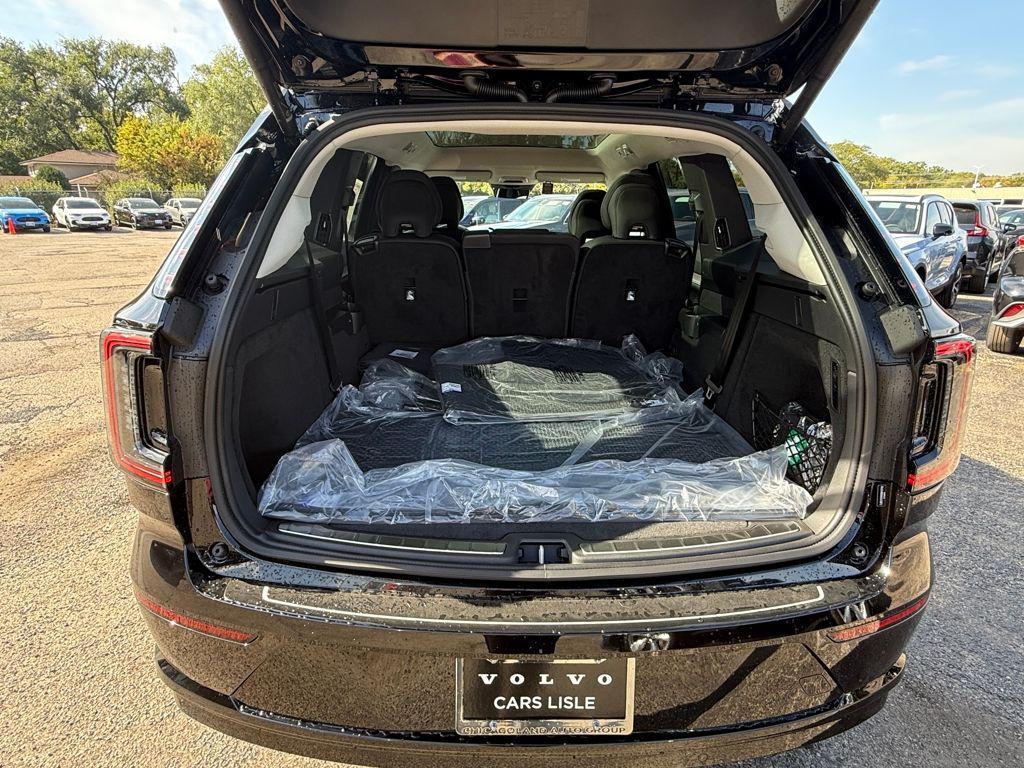 new 2025 Volvo EX90 car, priced at $78,217