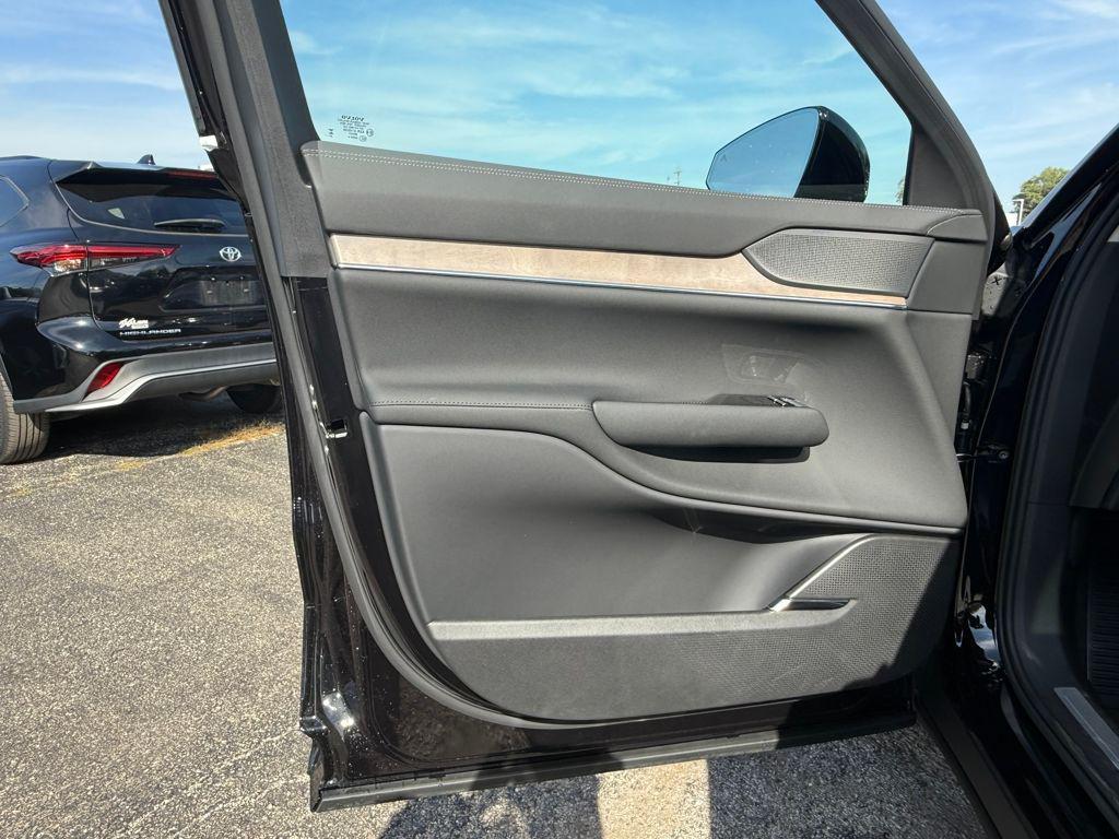 new 2025 Volvo EX90 car, priced at $78,217