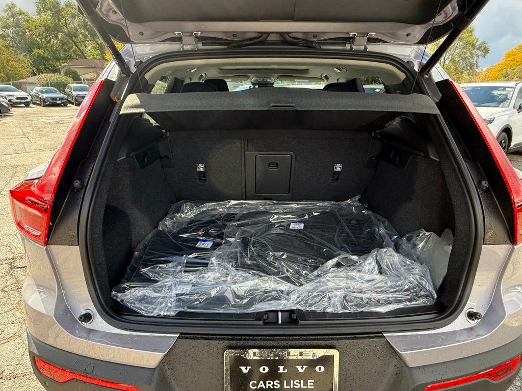 new 2026 Volvo XC40 car, priced at $45,425