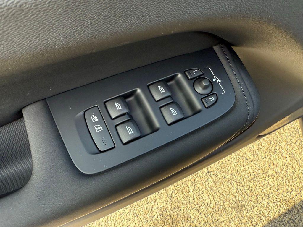 new 2026 Volvo XC60 car, priced at $57,985