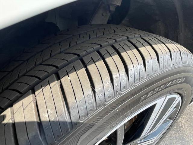 used 2022 Volvo XC60 car, priced at $40,400