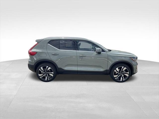 new 2025 Volvo XC40 car, priced at $50,995