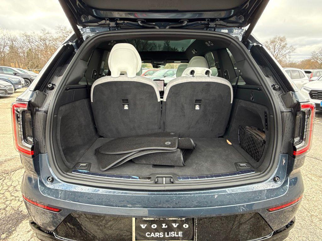 new 2025 Volvo EX90 car, priced at $70,805