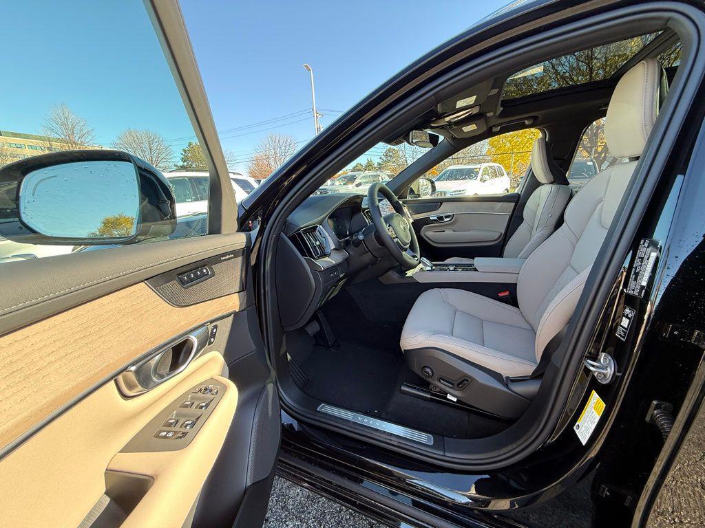 new 2026 Volvo XC90 Plug-In Hybrid car, priced at $78,875