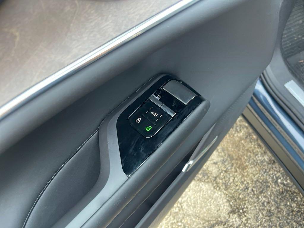 new 2025 Volvo EX90 car, priced at $82,146