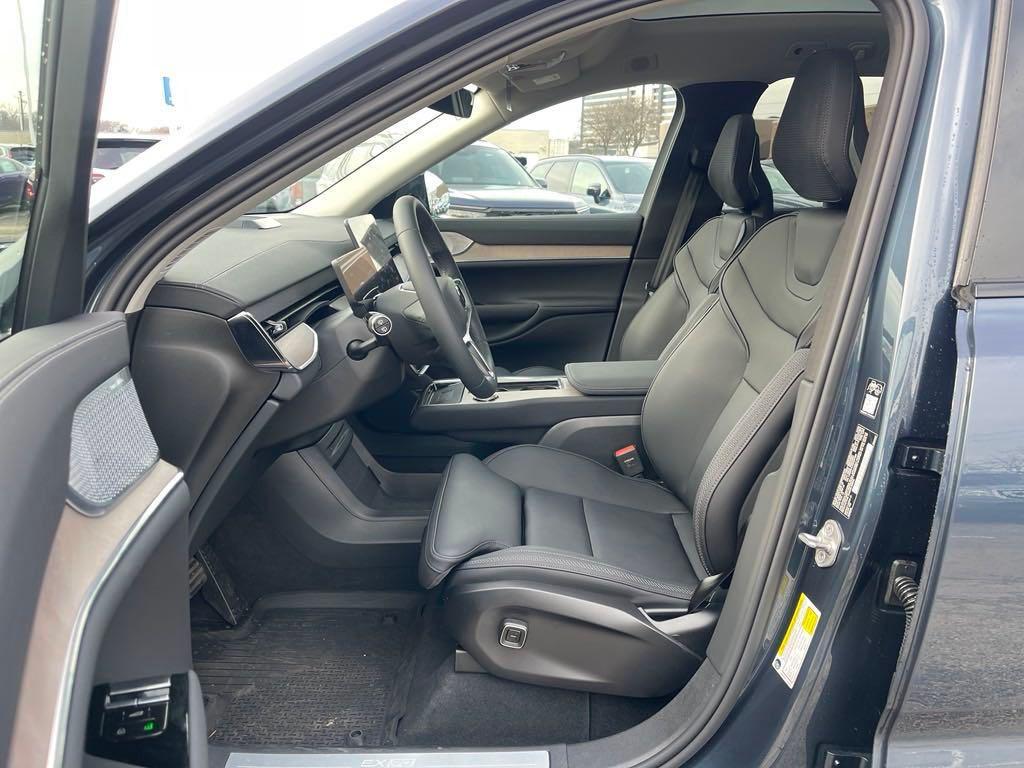 new 2025 Volvo EX90 car, priced at $82,146