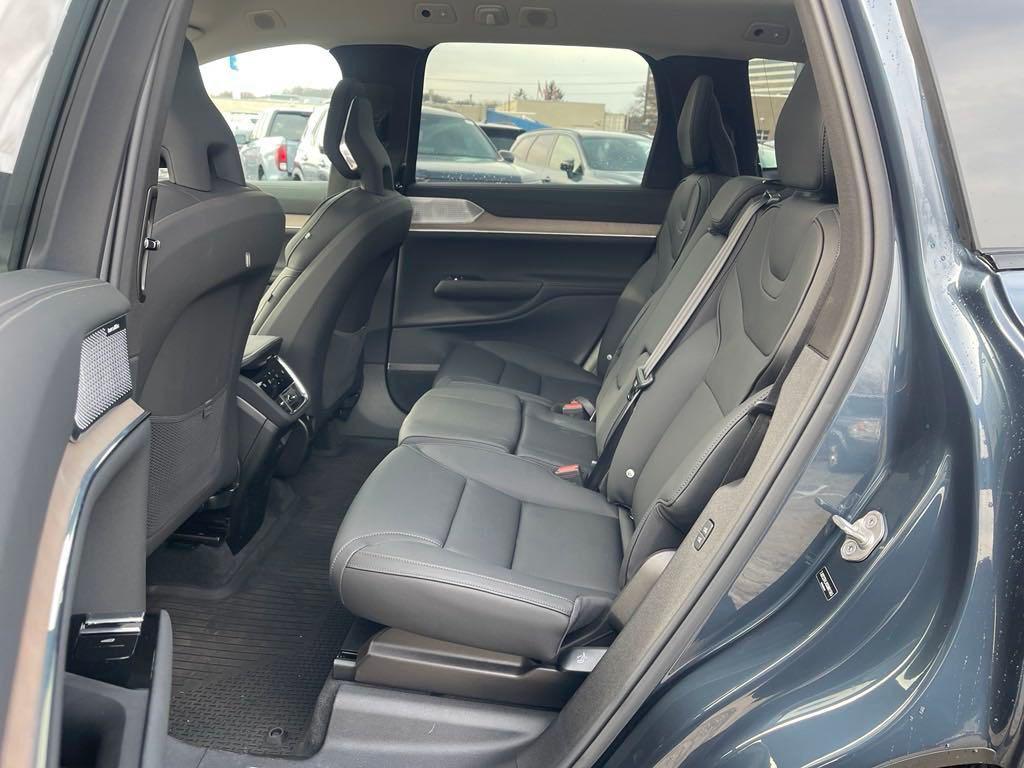 new 2025 Volvo EX90 car, priced at $82,146
