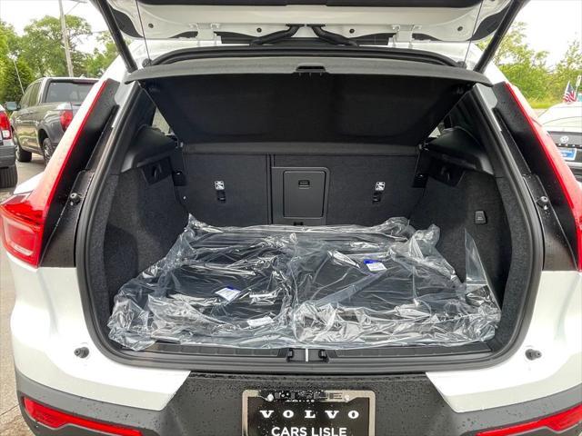 new 2025 Volvo XC40 car, priced at $44,810