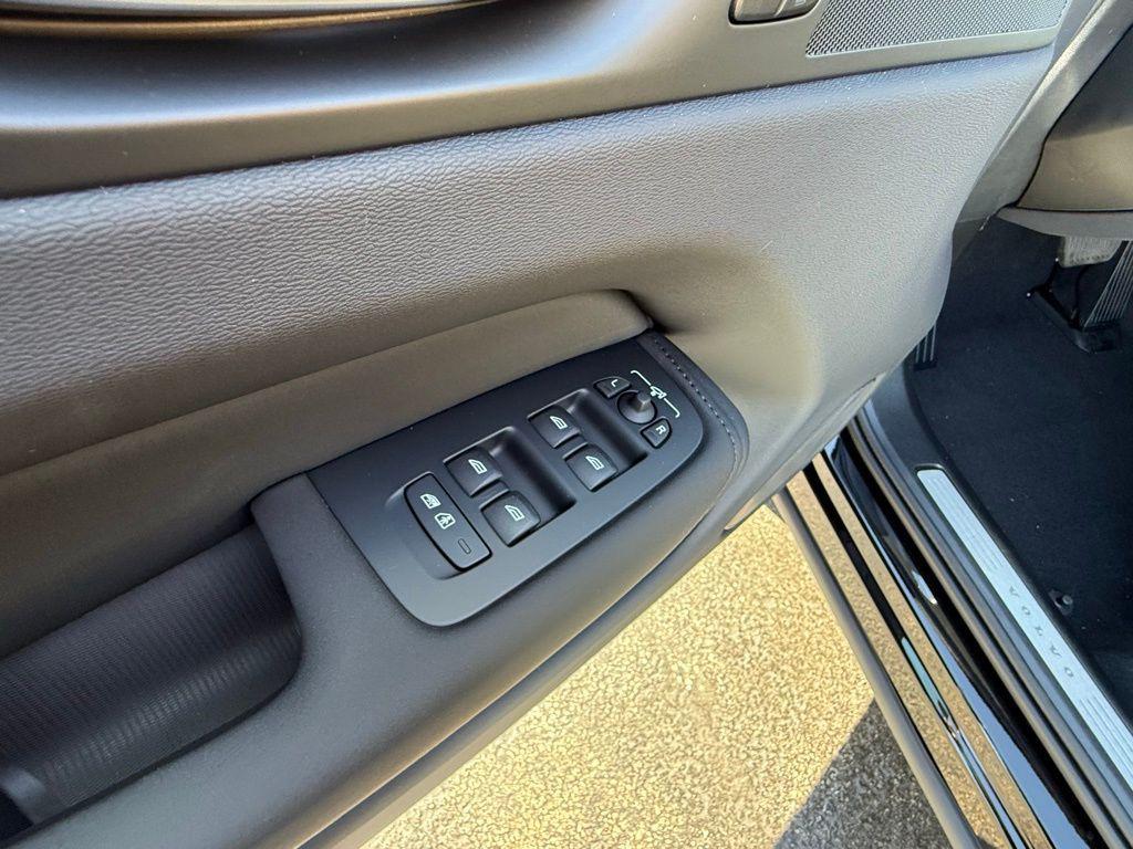 new 2026 Volvo XC60 car, priced at $54,985