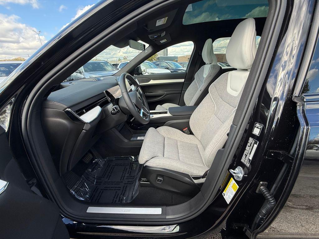 new 2025 Volvo EX90 car, priced at $80,694