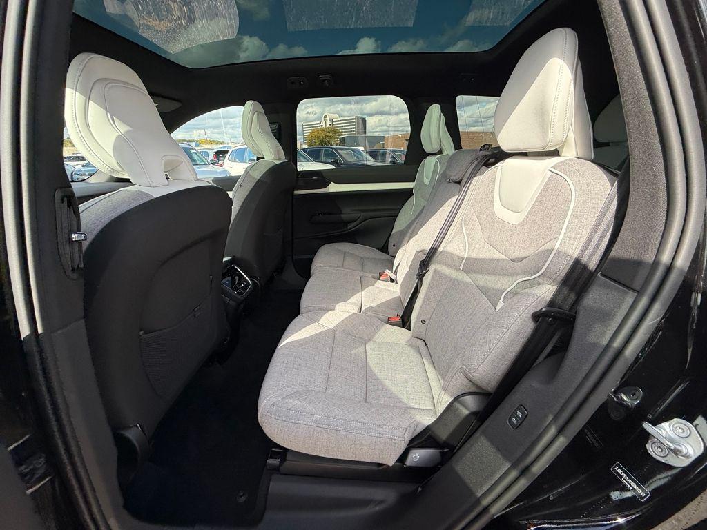 new 2025 Volvo EX90 car, priced at $80,694