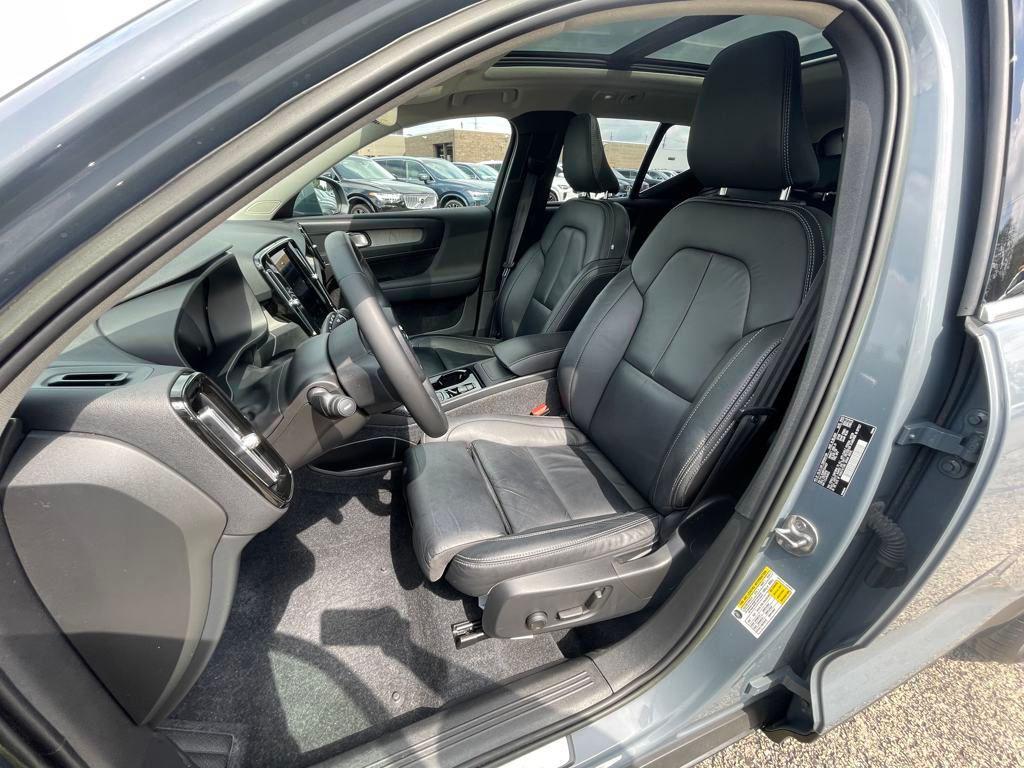 used 2023 Volvo XC40 car, priced at $27,820
