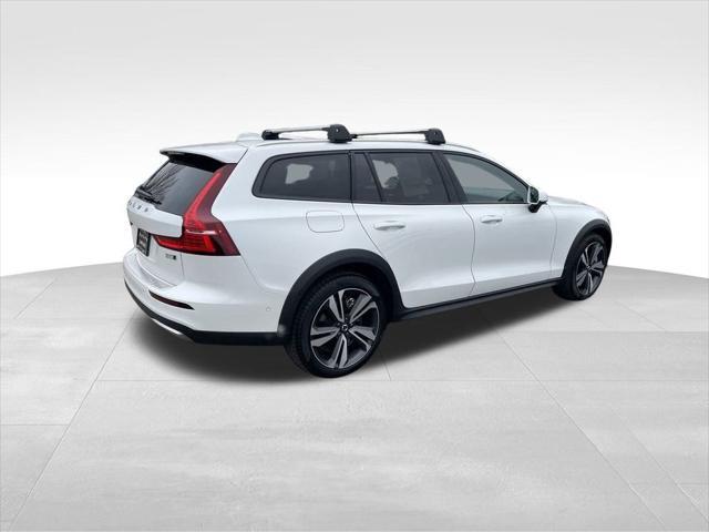 new 2024 Volvo V60 Cross Country car, priced at $49,986