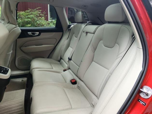 used 2022 Volvo XC60 car, priced at $37,895