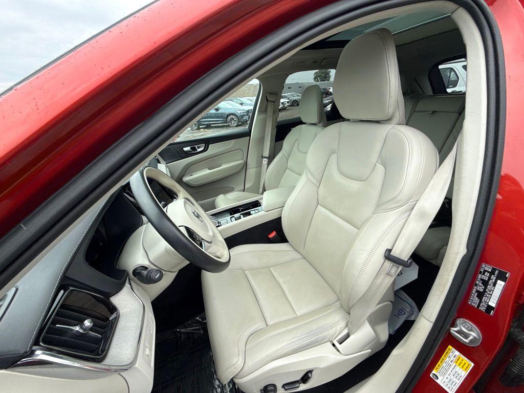 used 2022 Volvo XC60 car, priced at $35,551