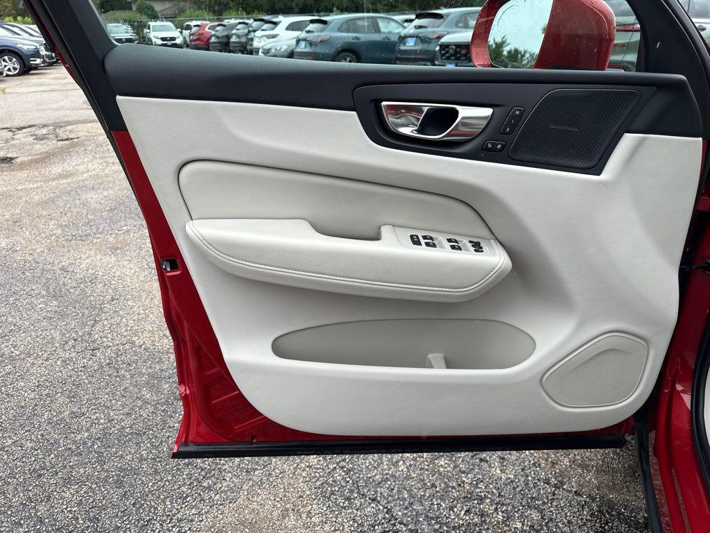 used 2022 Volvo XC60 car, priced at $37,895