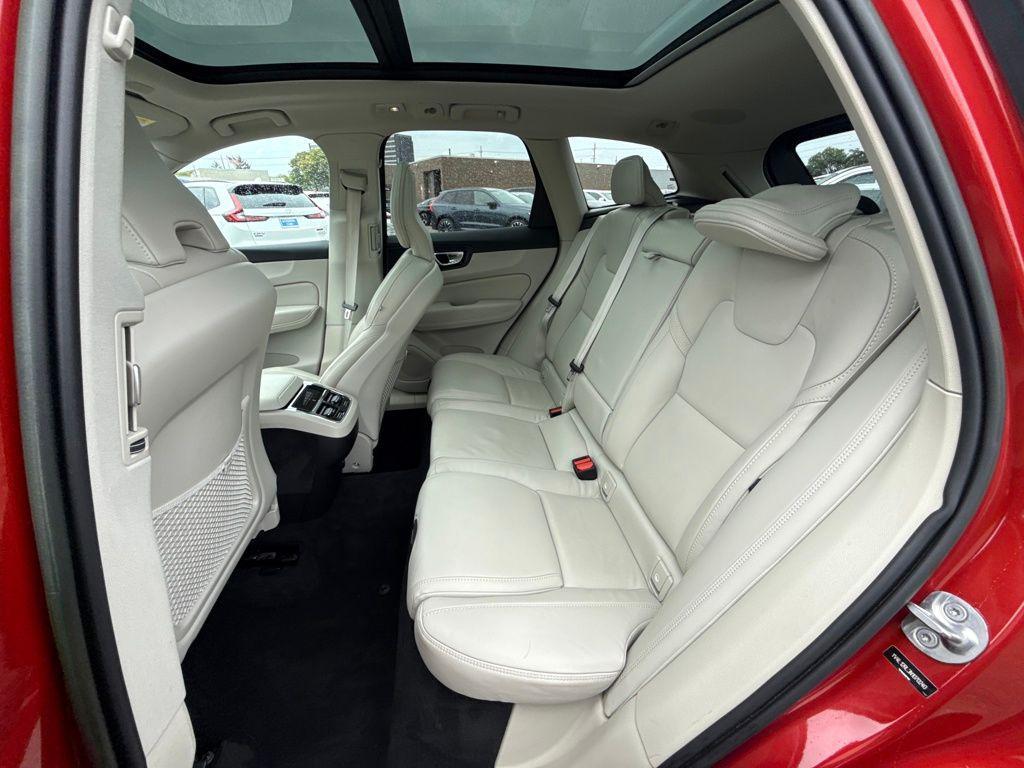 used 2022 Volvo XC60 car, priced at $35,551