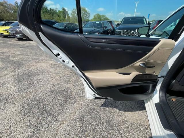 used 2019 Lexus ES 350 car, priced at $27,900