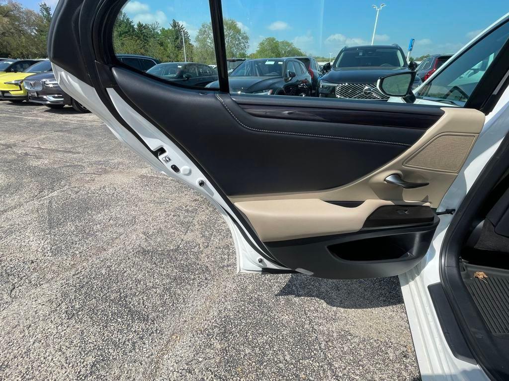 used 2019 Lexus ES 350 car, priced at $25,525