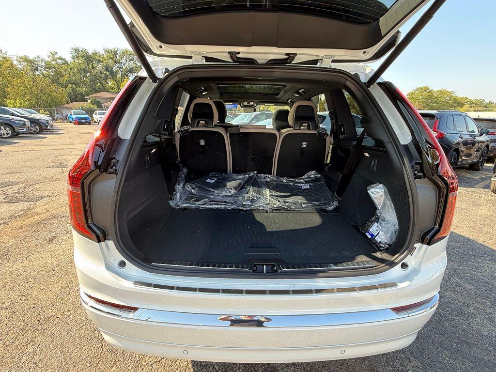 new 2026 Volvo XC90 car, priced at $71,825