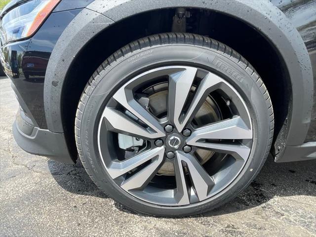 new 2025 Volvo V60 Cross Country car, priced at $55,525