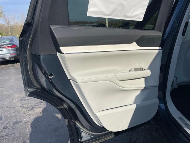 new 2025 Volvo EX90 car, priced at $82,090
