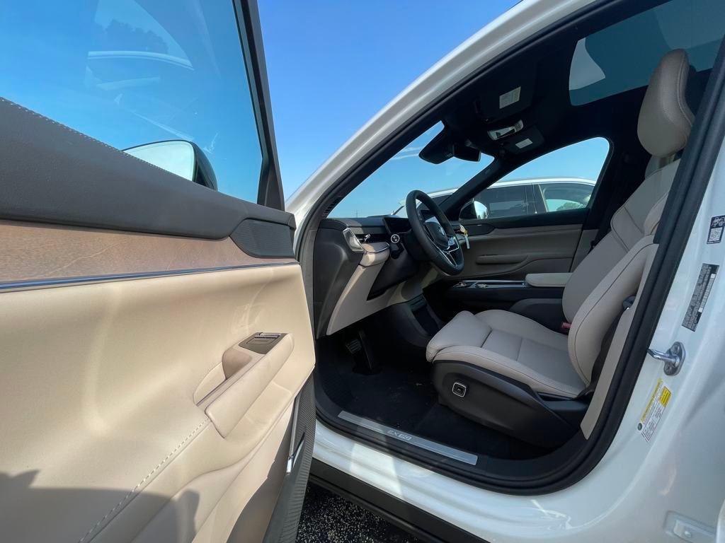 new 2025 Volvo EX90 car, priced at $84,312