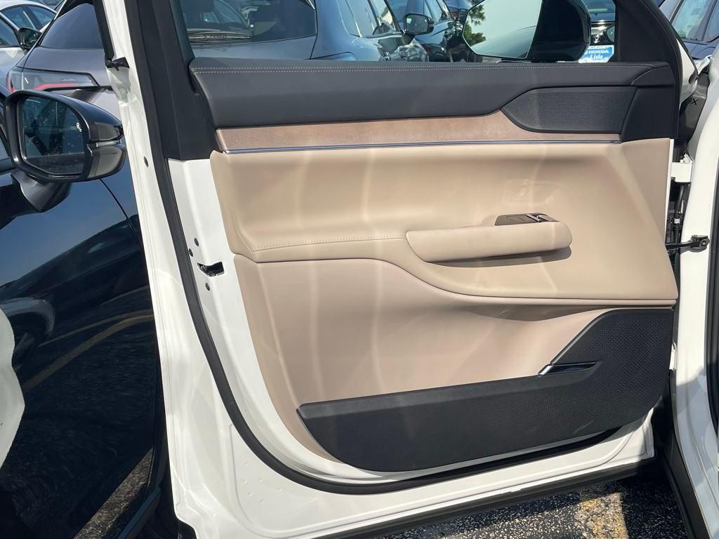 new 2025 Volvo EX90 car, priced at $84,312