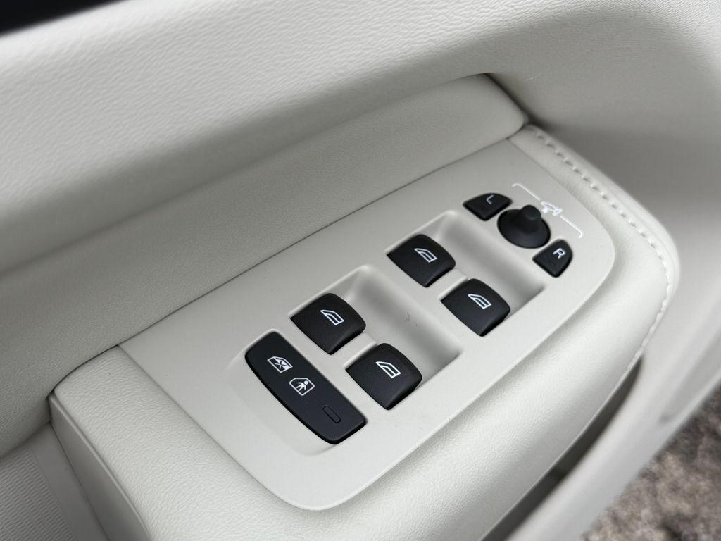 new 2026 Volvo XC60 car, priced at $60,135