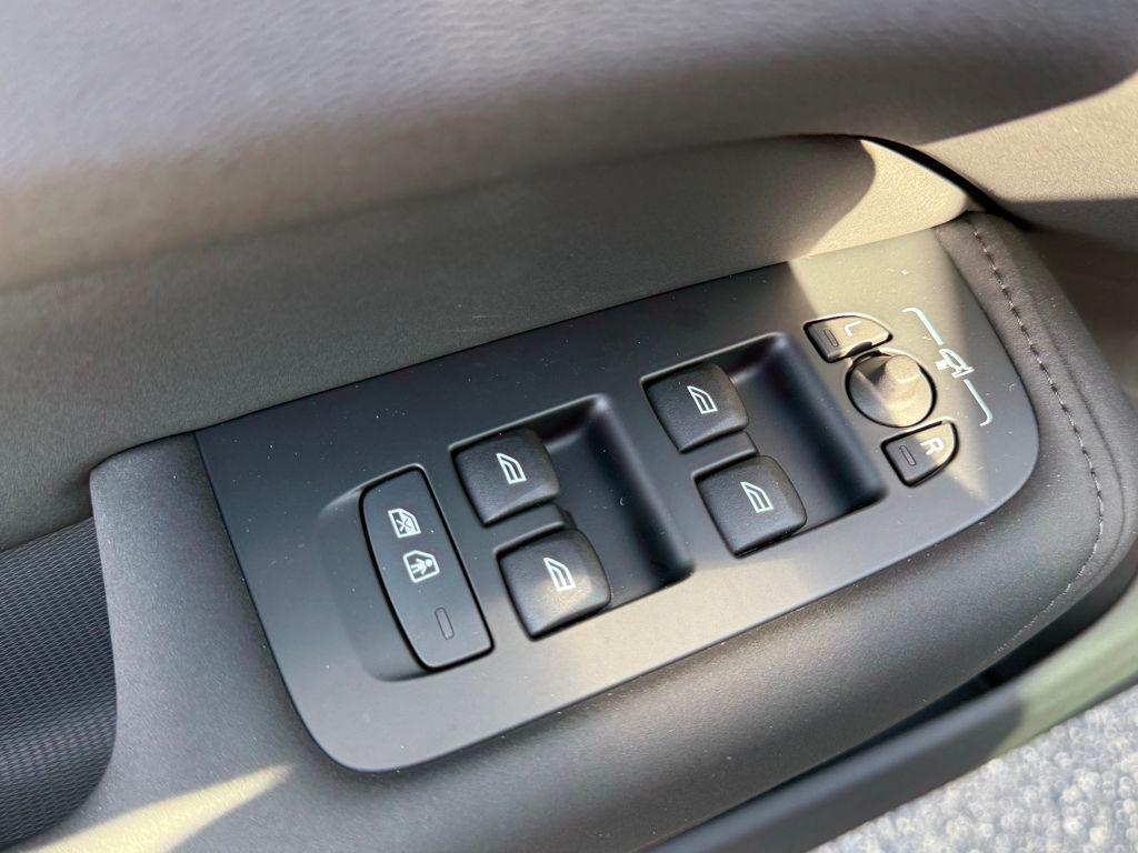new 2026 Volvo XC60 car, priced at $60,935
