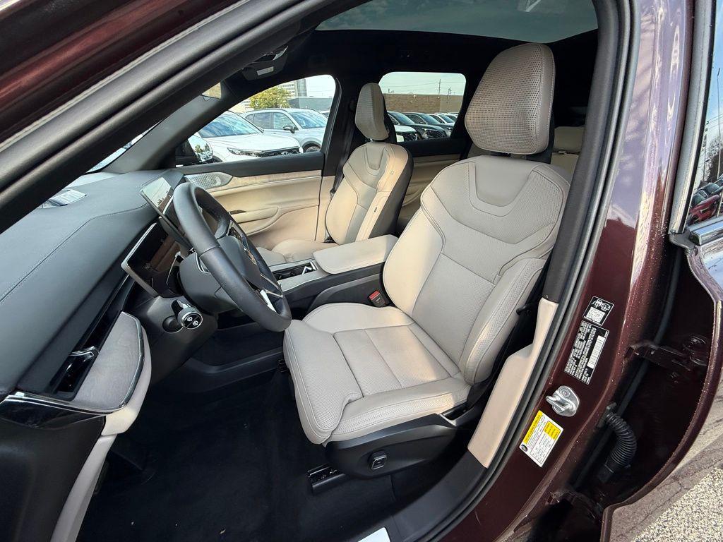 new 2025 Volvo EX90 car, priced at $85,117