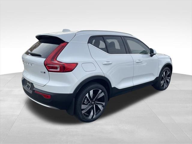 new 2025 Volvo XC40 car, priced at $50,275