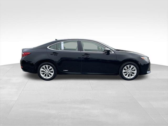 used 2014 Lexus ES 300h car, priced at $13,900