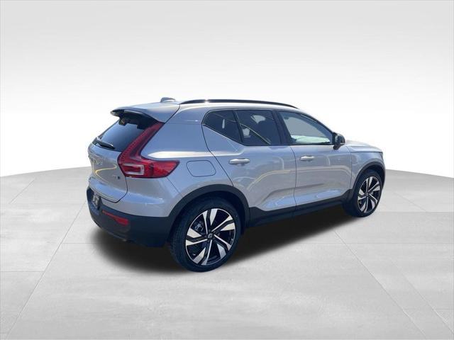 new 2024 Volvo XC40 car, priced at $44,425