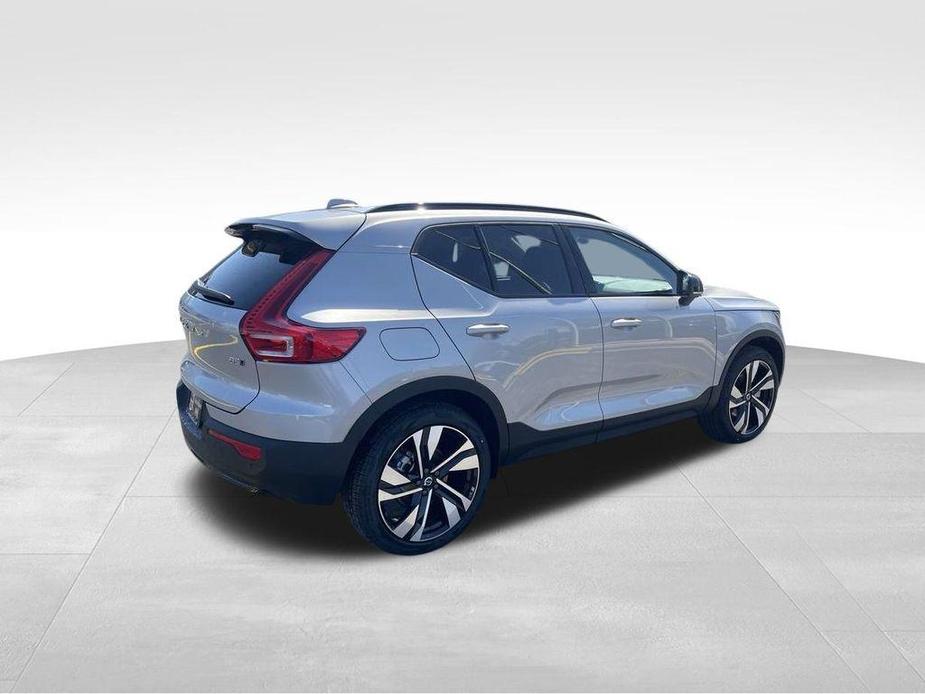 new 2024 Volvo XC40 car, priced at $51,005