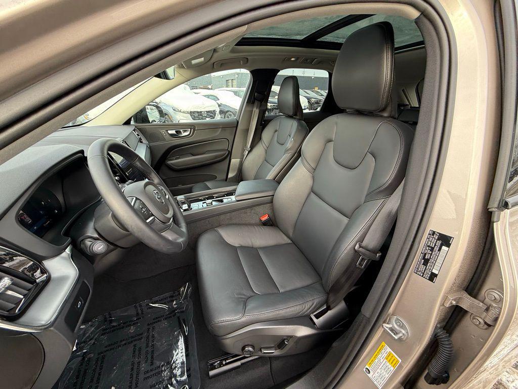 new 2025 Volvo XC60 car, priced at $51,100