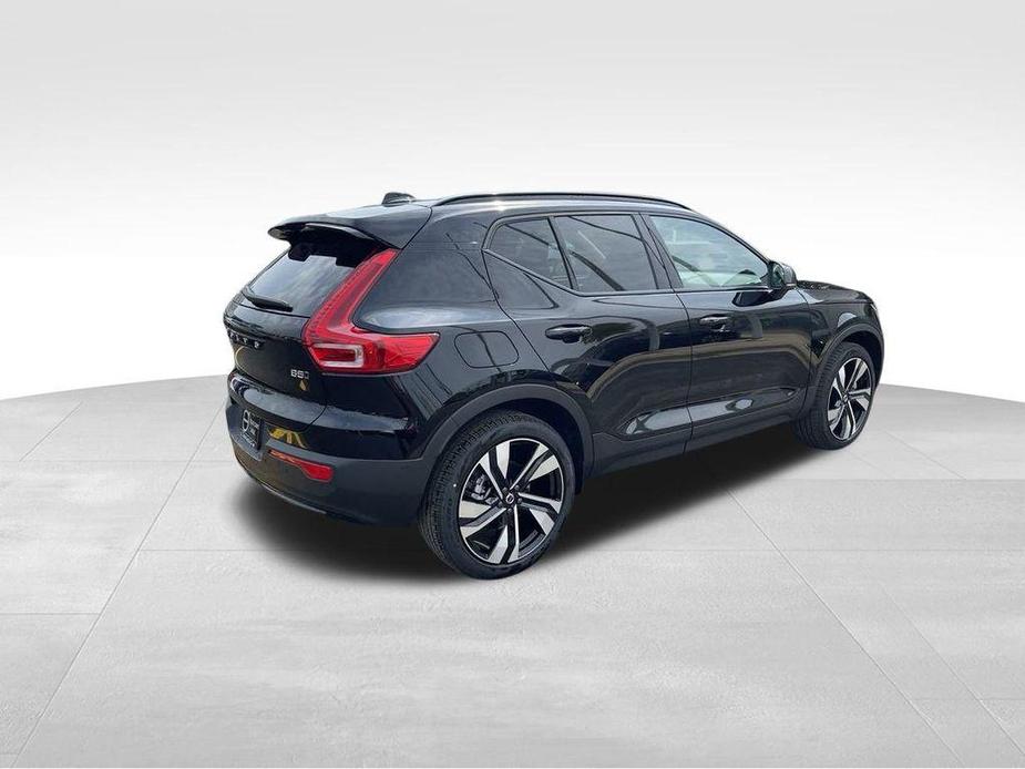 new 2024 Volvo XC40 car, priced at $50,435