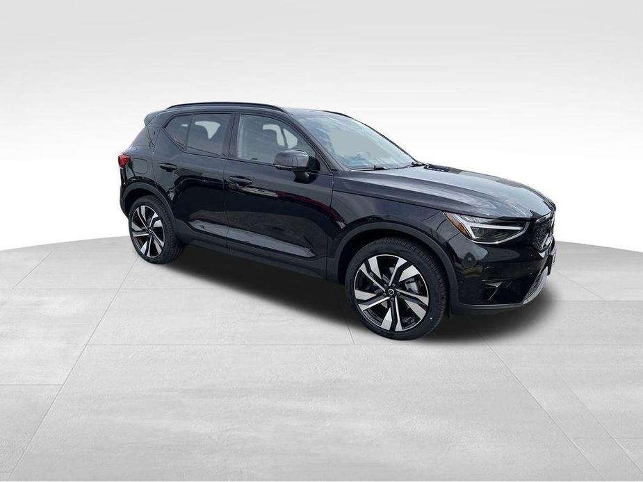 new 2024 Volvo XC40 car, priced at $50,435