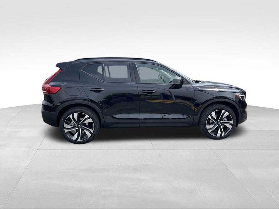 new 2024 Volvo XC40 car, priced at $50,435