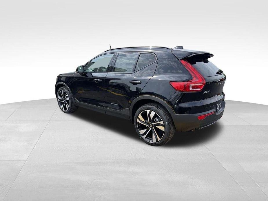 new 2024 Volvo XC40 car, priced at $50,435