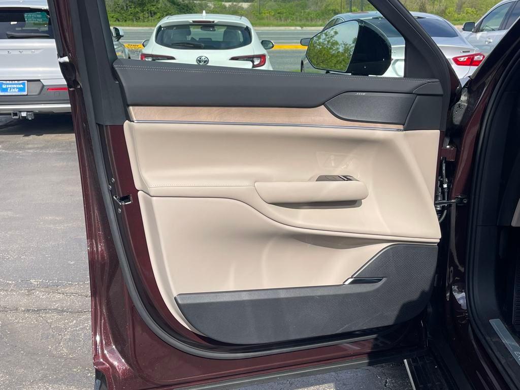 new 2025 Volvo EX90 car, priced at $83,059