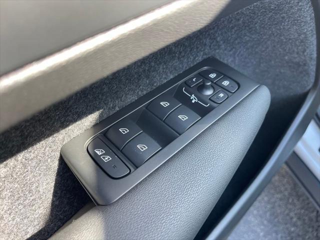 new 2025 Volvo XC40 car, priced at $51,565