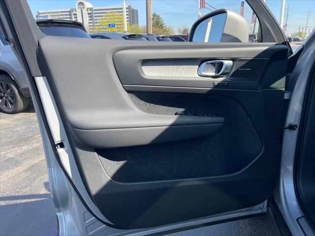 new 2025 Volvo XC40 car, priced at $51,565