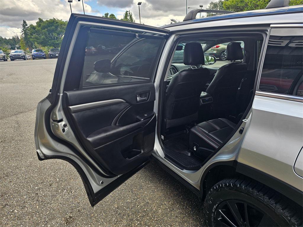 used 2019 Toyota Highlander car, priced at $24,735