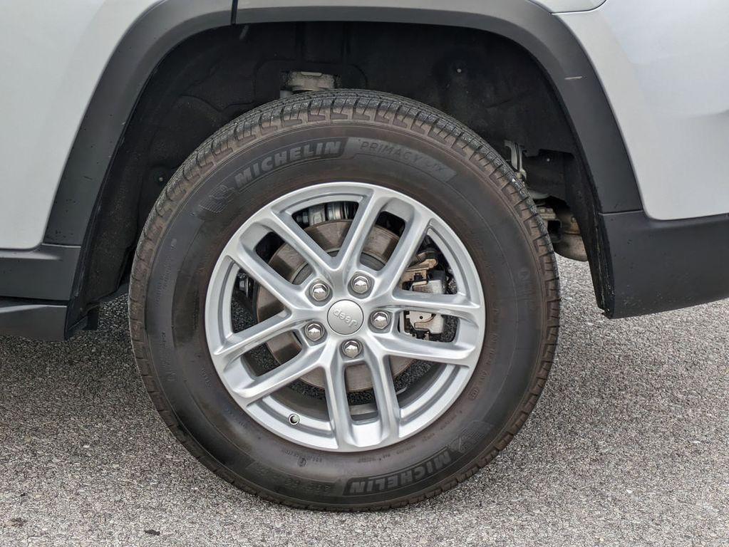 used 2024 Jeep Grand Cherokee car, priced at $30,928