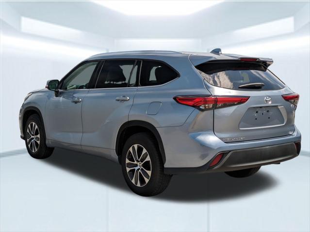 used 2021 Toyota Highlander car, priced at $30,426