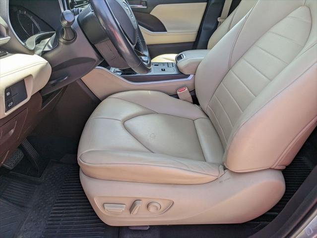 used 2021 Toyota Highlander car, priced at $30,426