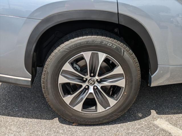 used 2021 Toyota Highlander car, priced at $30,426